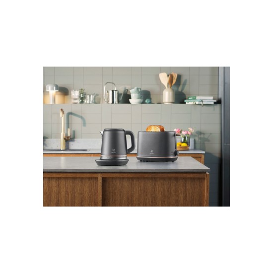 Електрочайник Electrolux E7K1-6BP Електрочайник Electrolux E7K1-6BP