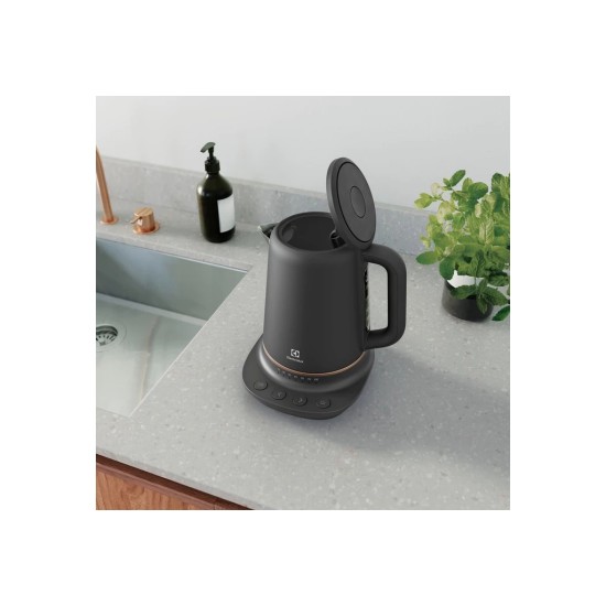 Електрочайник Electrolux E7K1-6BP Електрочайник Electrolux E7K1-6BP