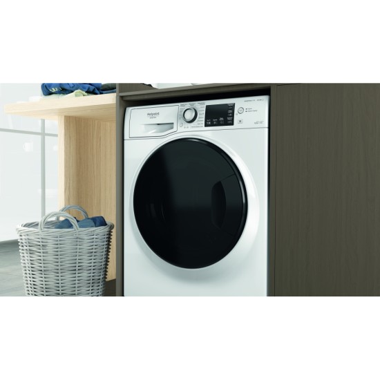 Стиральная машина Hotpoint-Ariston NDB10570DAUA
