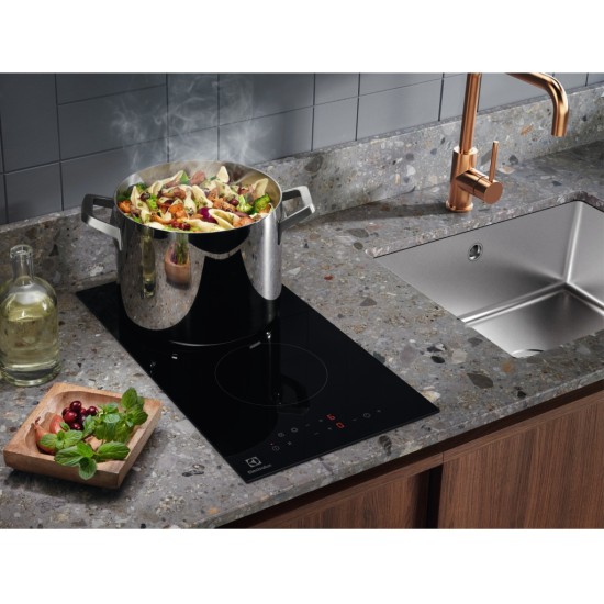 Варочная поверхность Electrolux LHR3233CK Варочная поверхность Electrolux LHR3233CK